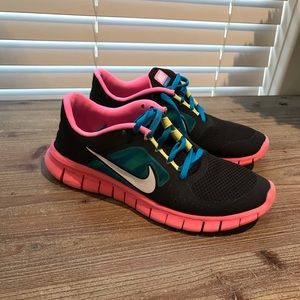 Nike free run tennis shoes